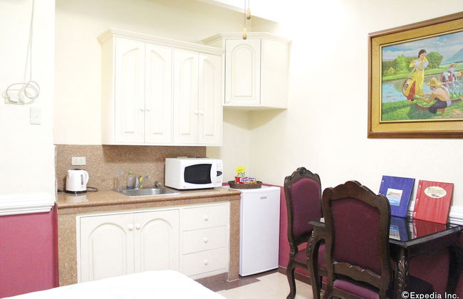 Kokomo's Suites Hotel - Photo 30