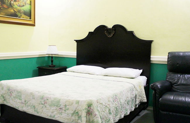 Kokomo's Suites Hotel - Photo 18