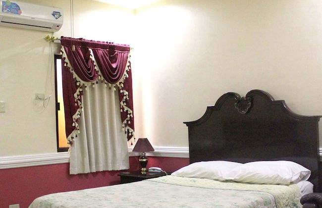Kokomo's Suites Hotel - Photo 11