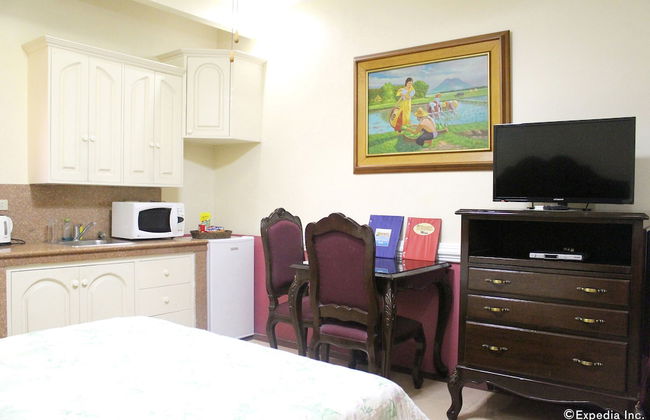 Kokomo's Suites Hotel - Photo 37