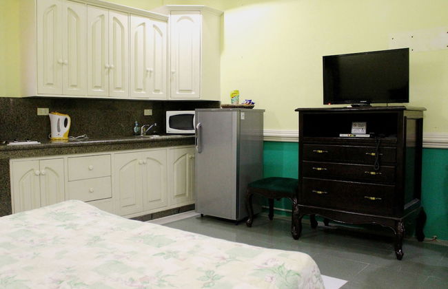 Kokomo's Suites Hotel - Photo 16