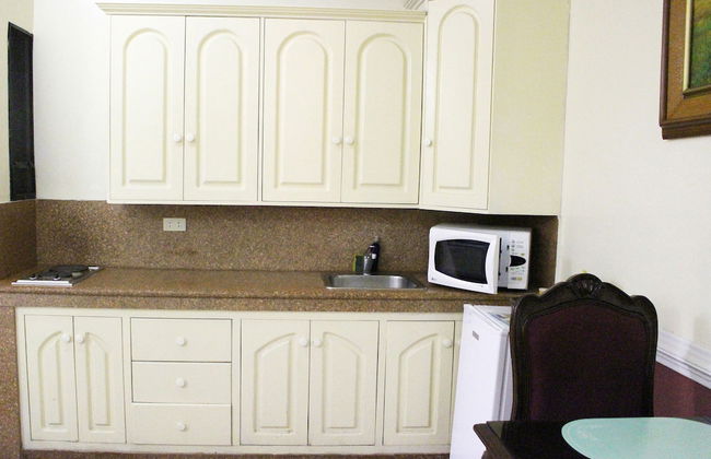 Kokomo's Suites Hotel - Photo 34