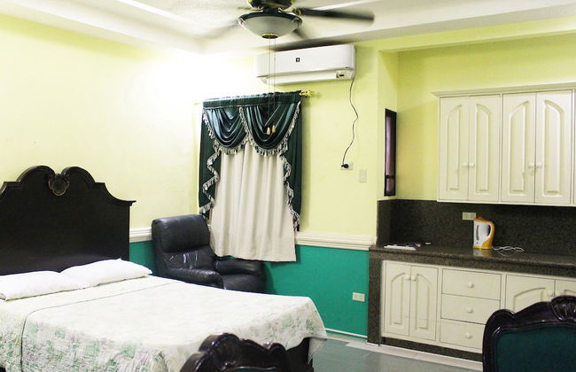 Kokomo's Suites Hotel - Photo 1
