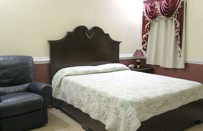 Kokomo's Suites Hotel - Photo 21