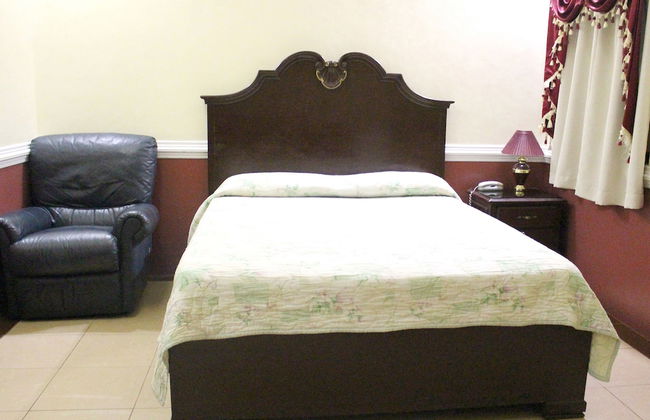 Kokomo's Suites Hotel - Photo 23