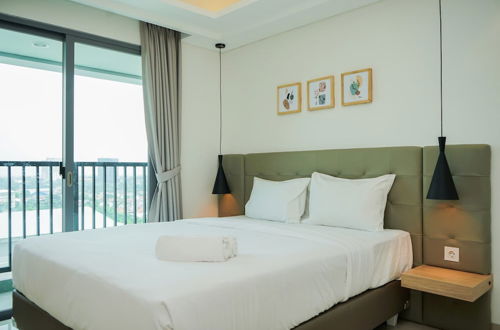 Photo 3 - Comfy And Minimalist Studio At Embarcadero Bintaro Apartment