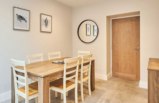 Host Stay Porter Cottage - Photo 9