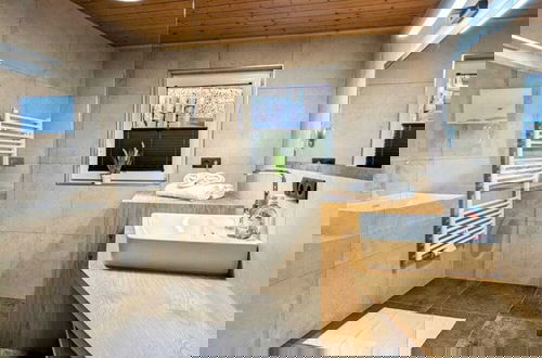 Foto 17 - Spacious Holiday Home in Distelberg With Sauna