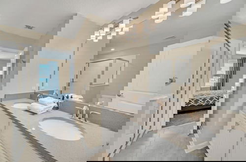 Foto 40 - Ultimate 9 Champions Gate Resort Property With Spa 9 Bedroom Villa by RedAwning