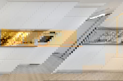 Foto 9 - Stylish Apartment With Garage by Renters
