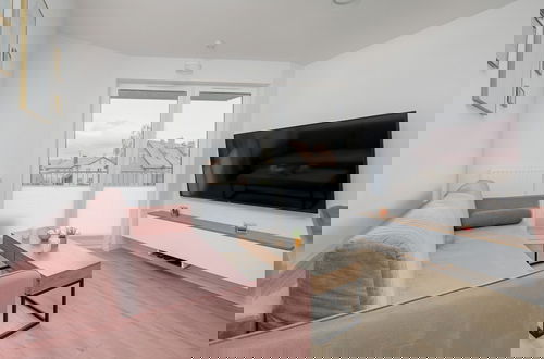 Foto 14 - Stylish Apartment With Garage by Renters