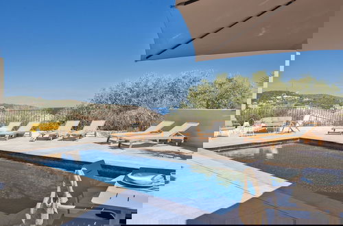 Foto 29 - Superb Villa With Pool and sea View