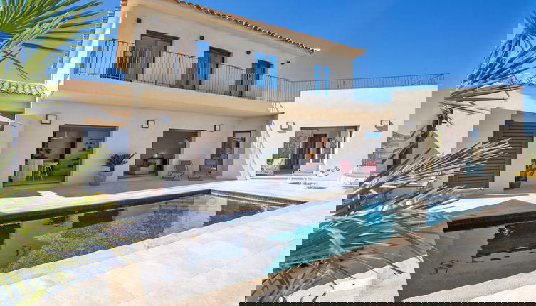 Foto 1 - Superb Villa With Pool and sea View
