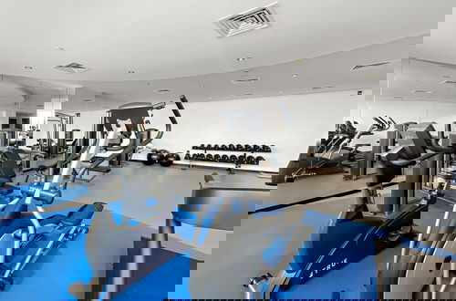 Foto 17 - Cosy Studio Apartment With Pool gym Game Room