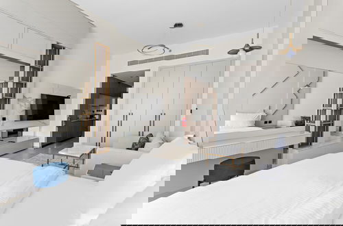 Foto 6 - Cosy Studio Apartment With Pool gym Game Room