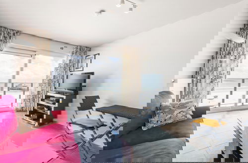 Photo 10 - Beautiful Apartment on the sea Wall