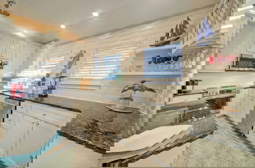 Foto 16 - Dapper Dolphin by Avantstay Pool, Game Room