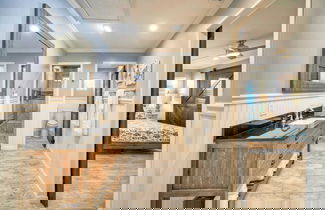 Foto 3 - Dapper Dolphin by Avantstay Pool, Game Room
