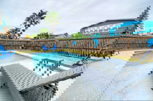 Foto 13 - Dapper Dolphin by Avantstay Pool, Game Room