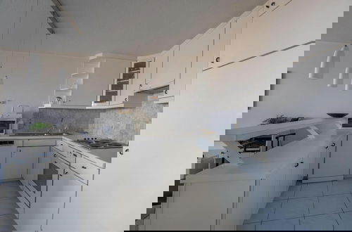 Foto 9 - Apartment With Balcony and sea Views