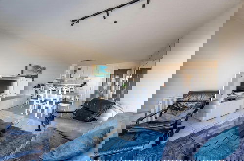 Foto 11 - Apartment With Balcony and sea Views