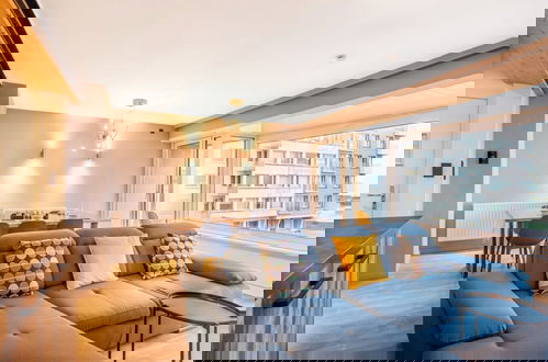 Foto 5 - Seafront Apartment With Balcony