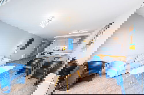 Foto 9 - Bright Apartment With Kitchen