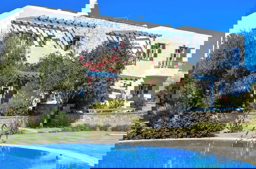 Photo 18 - Sanders Paros Gardens