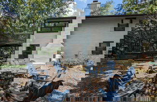 Foto 2 - Harmony Cottage by Avantstay Lake Access, Hot Tub, Fire Pit, & Game Room
