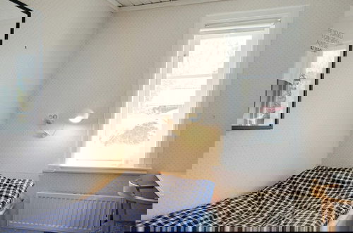 Photo 4 - 4 Person Holiday Home in Grundsund