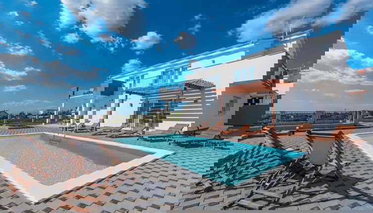 Foto 1 - Comfort Villa With Swimming Pool and Terrace