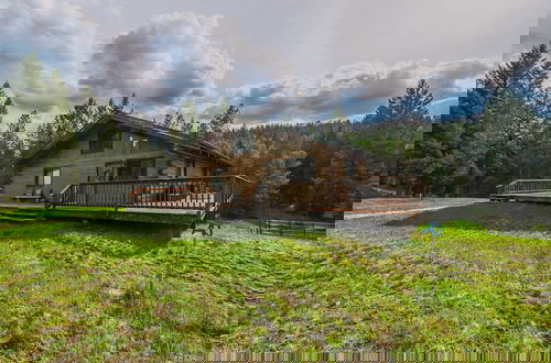 Foto 1 - Larch Lodge Secluded Cabin!