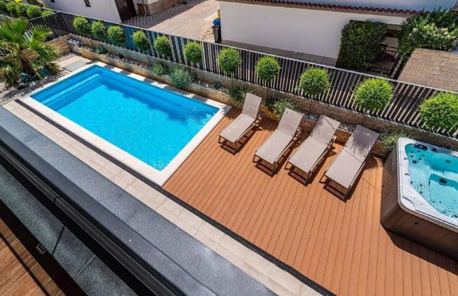 Villa Alpha - Four Bedroom Villa With Swimming Pool - Foto 25