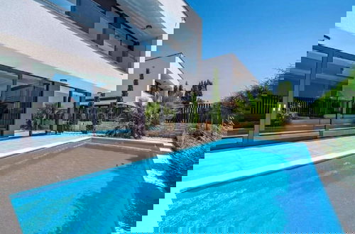 Photo 27 - Villa Alpha - Four Bedroom Villa With Swimming Pool