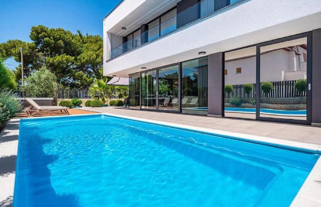 Villa Alpha - Four Bedroom Villa With Swimming Pool - Foto 30