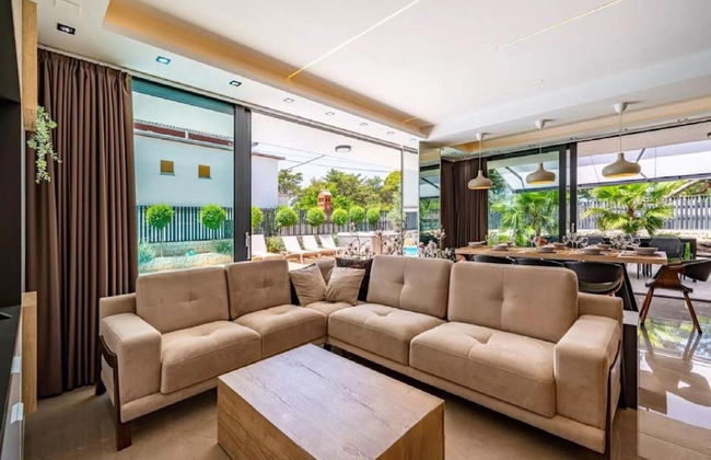 Villa Alpha - Four Bedroom Villa With Swimming Pool - Foto 1