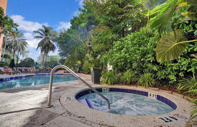 Relaxing Condo with Free Parking - Photo 22