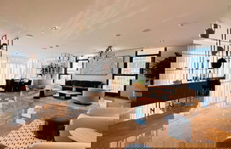 Foto 2 - OYO HOME 1349 Burj Crown Luxury 1bed Apartment