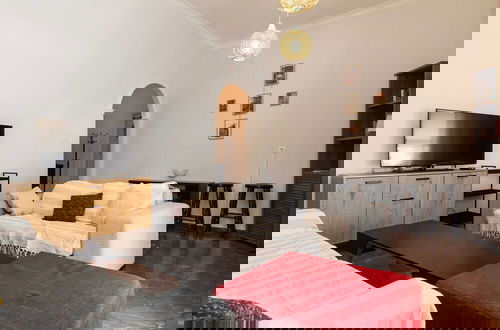Foto 19 - Spacious 2 Bd Pireas Apt w Cozy Balcony