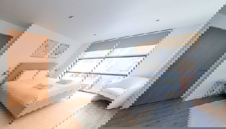 Foto 1 - A Stylish Newly Refurbished Flat With City Access