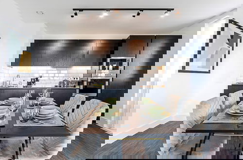Foto 9 - Sleek and Stylish 9th Floor Apartment