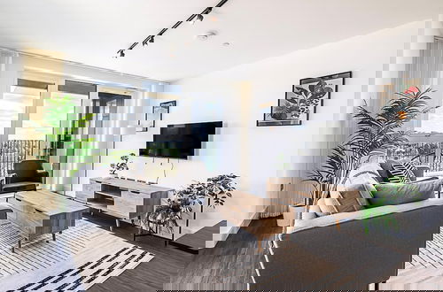 Foto 1 - Sleek and Stylish 9th Floor Apartment