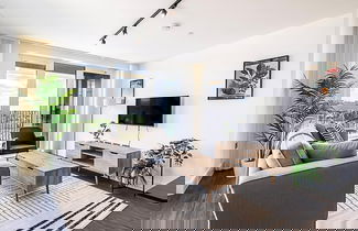 Foto 1 - Sleek and Stylish 9th Floor Apartment