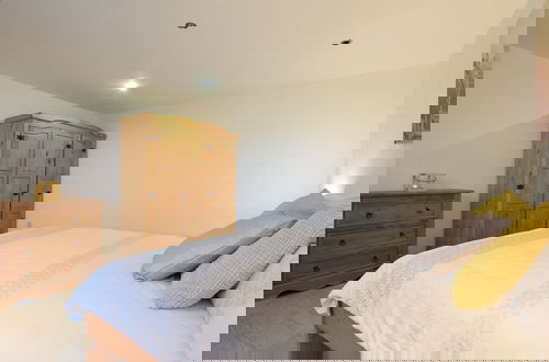 Foto 5 - Lovely Holiday Home in Gros Chene With Bubble Bath