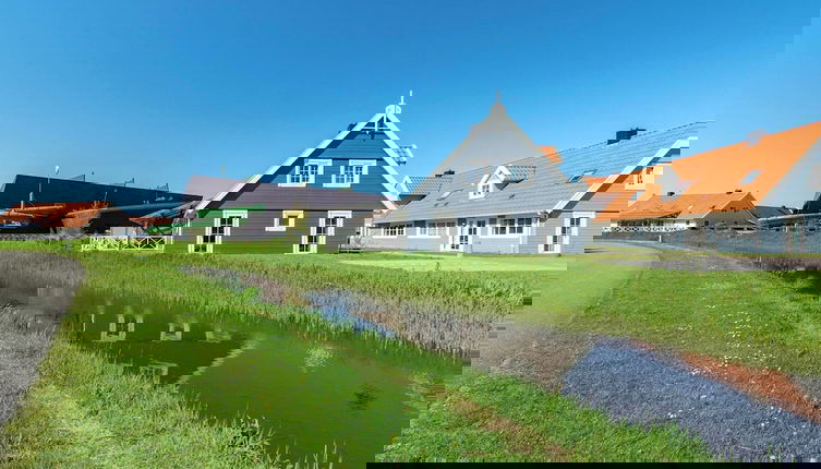 Foto 1 - Elegant Villa Beachside With Garden