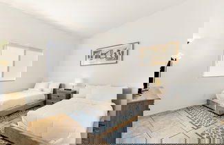 Photo 2 - Sonesta Tucson
