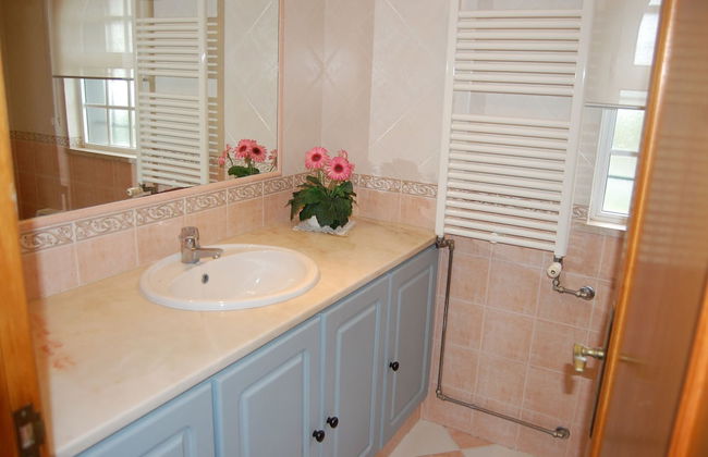 Charming 3-bedroom Villa With Wifi and Central Heating in Beautiful Santa Bárbar - Foto 17