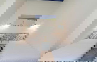 Foto 3 - Elegant Apartment With Balcony