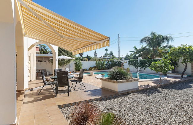 Detached Villa With a Large Private Swimming Pool - Foto 13