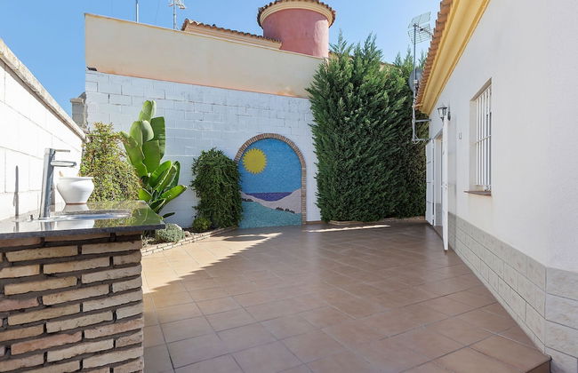 Detached Villa With a Large Private Swimming Pool - Foto 29